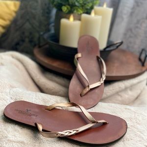 American Eagle 🦅 flip flops